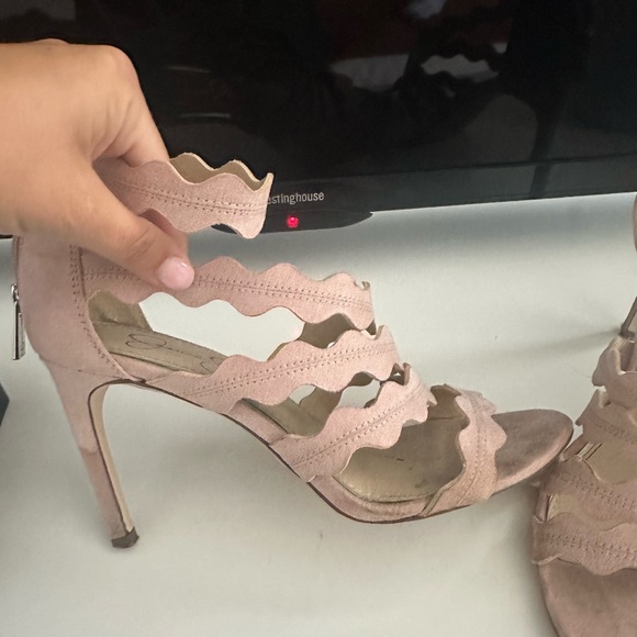 Heels - Picture 4 of 4